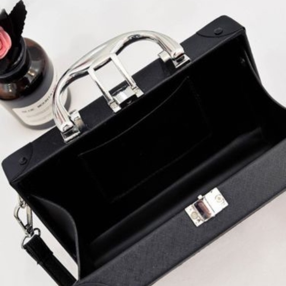 🌸 RADIO PURSE TOTE CLUTCH MUSIC FESTIVAL ROCKER BLACK PURSE HAARD BOX BEAT DJ - Picture 2 of 7